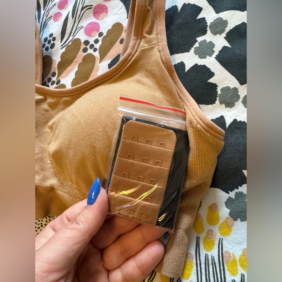 NEW UnderOutfit Comfort Shaping Bra Brown Coffee Wireless Size Small NWT - Picture 7 of 9